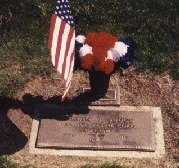 flaggrave.jpg (12678 bytes)